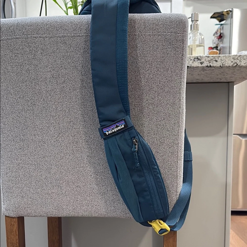 Patagonia Atom Sling 8L - Picture 2 of 3